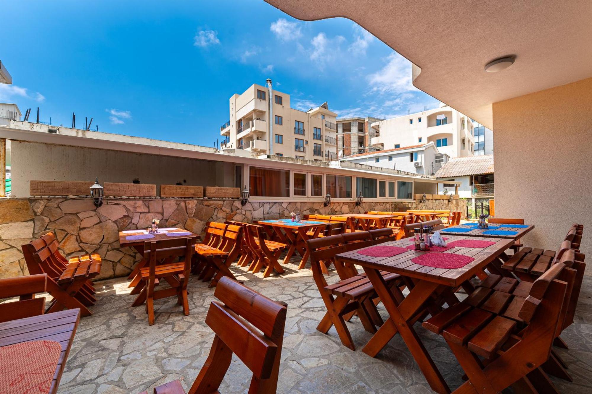 Palata Saraj * Bar