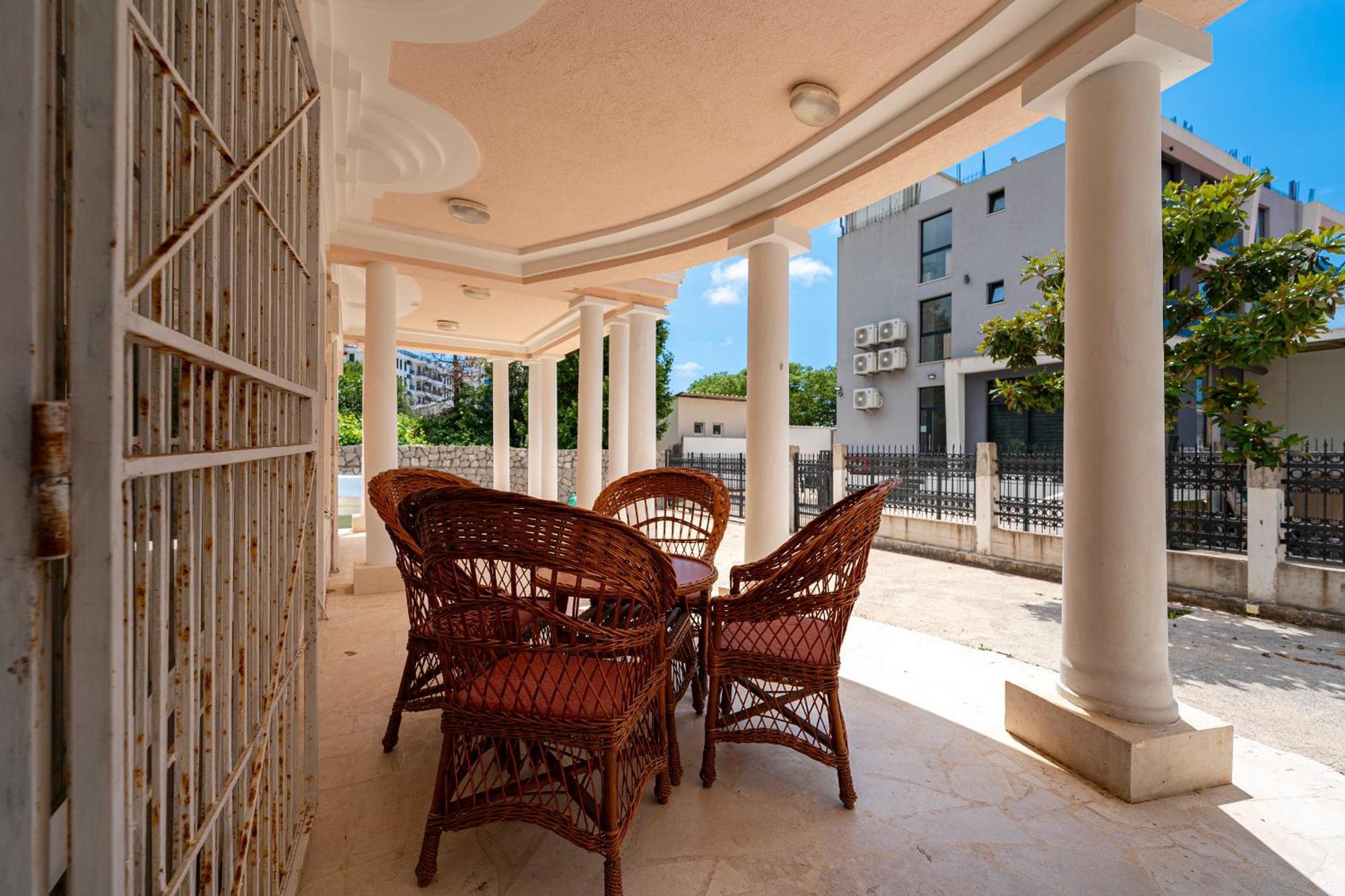 Apartment Palata Saraj *