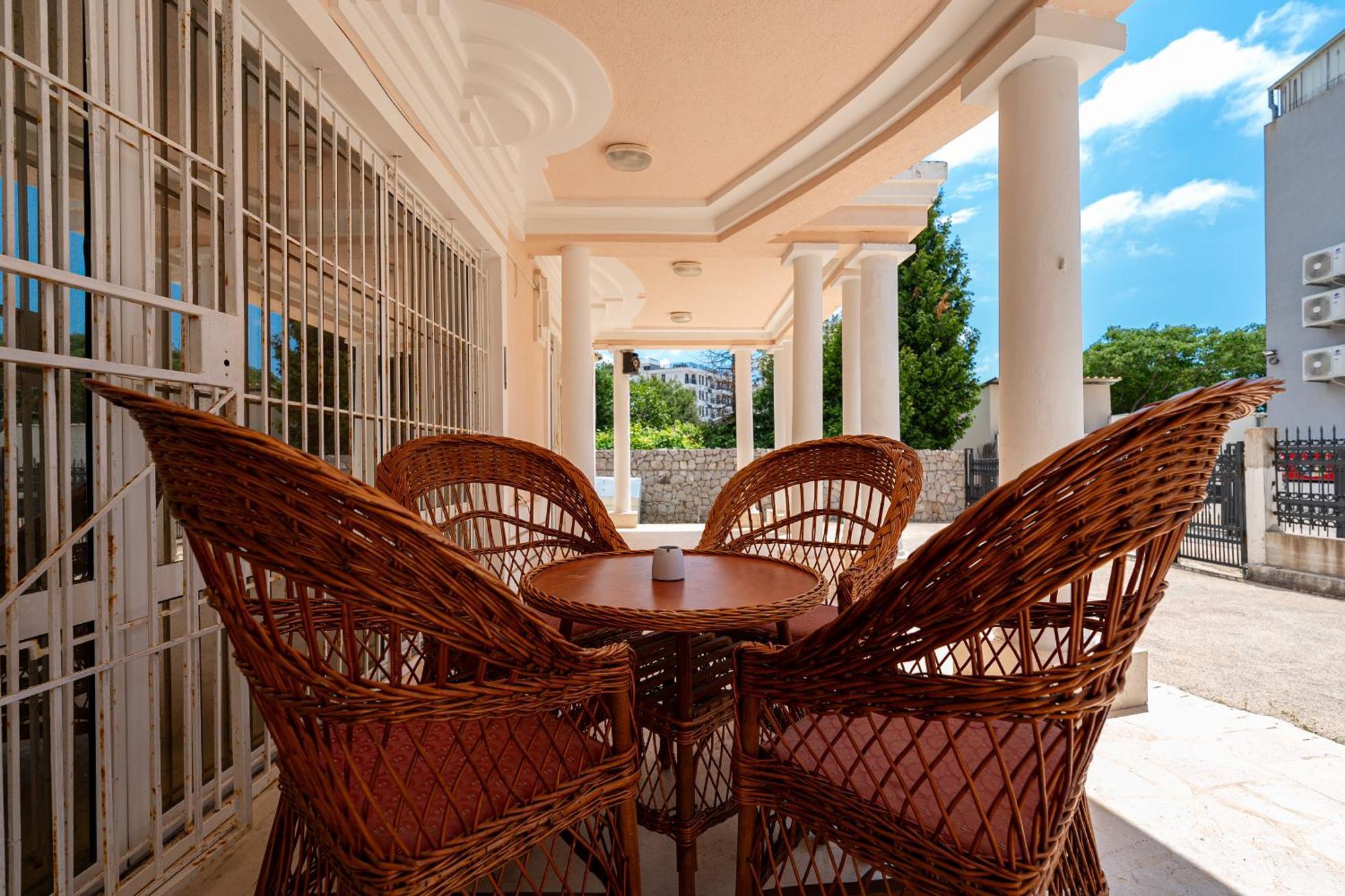 Apartment Palata Saraj
